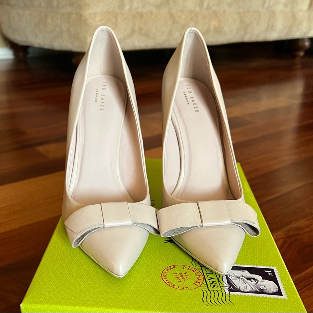 Gently worn Ted Baker Nude pumps “Zafinii”. In original box